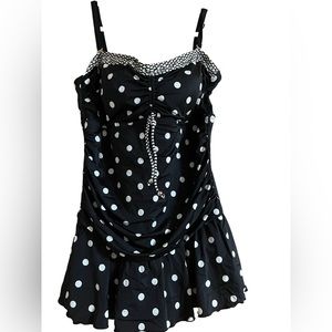 Size 22w always for me one piece bathing suit. Black and white polka dot.